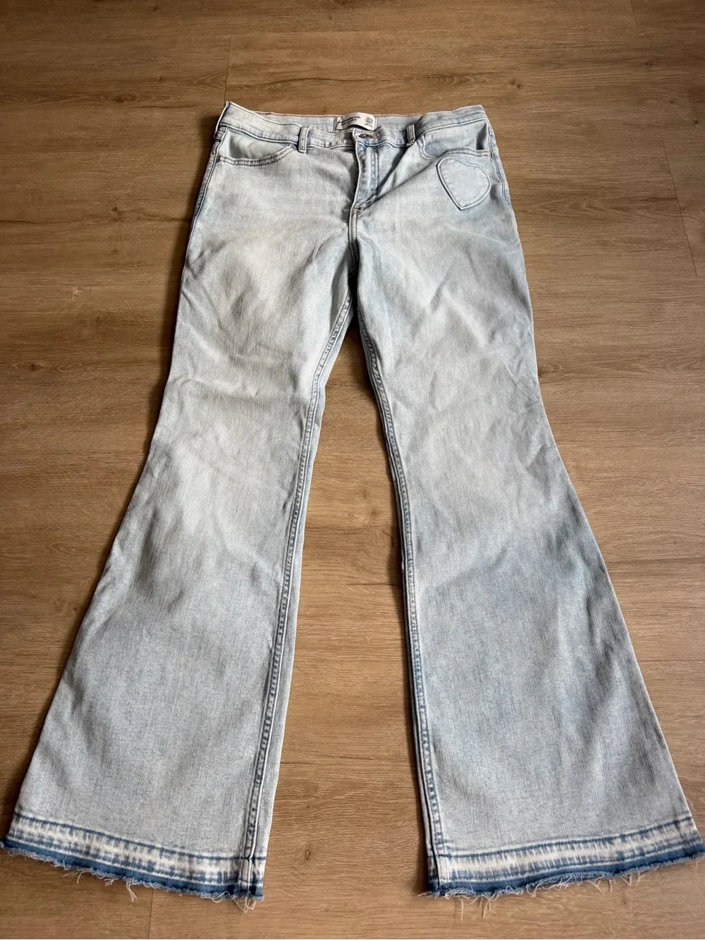 Abercrombie Kids High Rise Flare Leg Jeans Sz 17/18 Light Wash Heart Pockets
